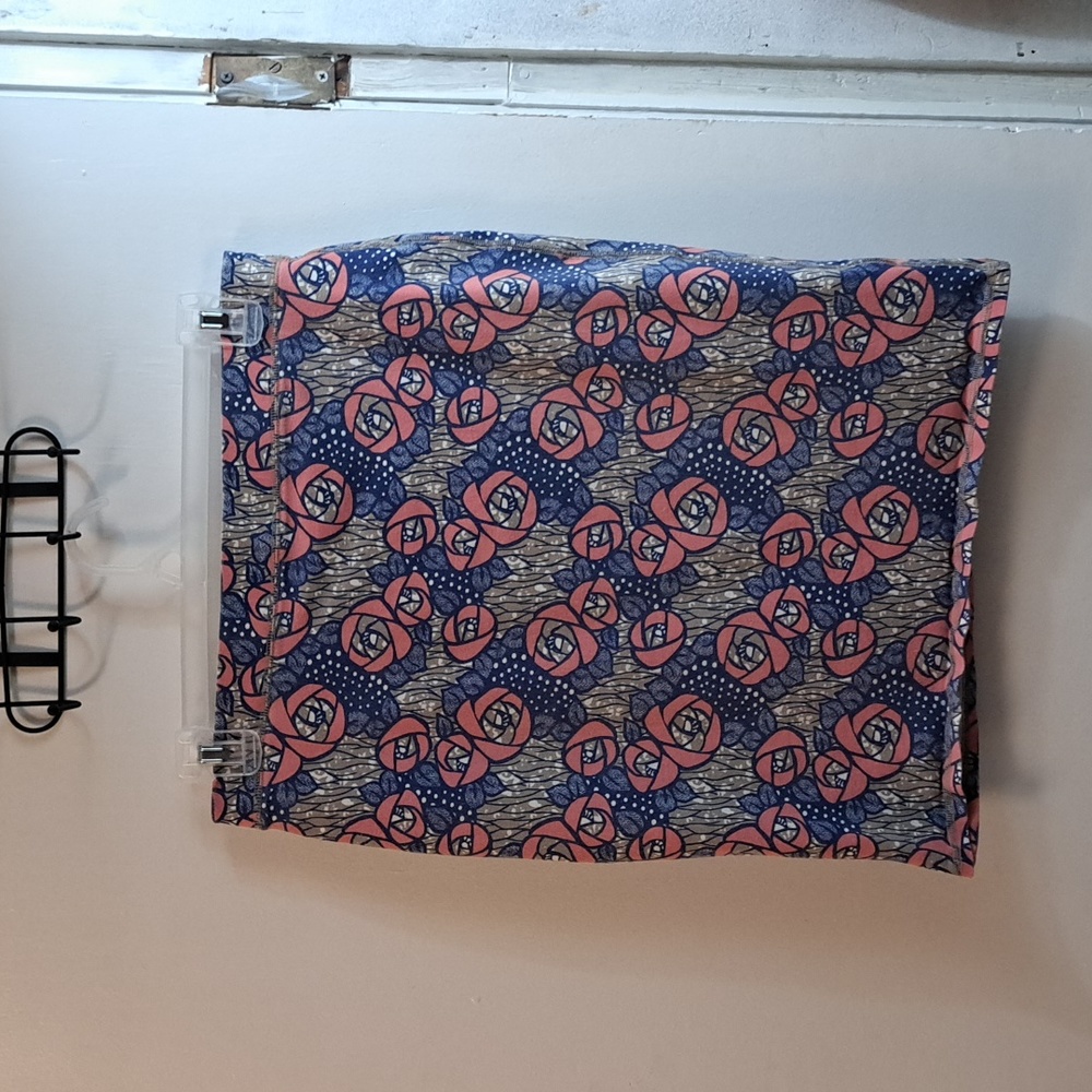 Old navy mini flower skirt size large